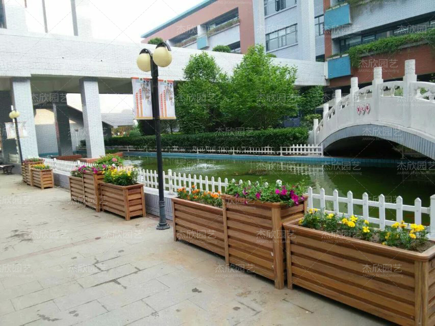 黃檀木色學(xué)?；ㄏ涮旖虬咐? title=