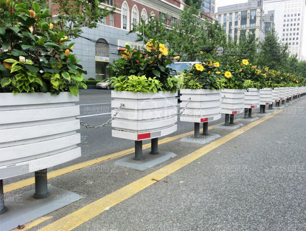 Pvc花箱和塑木花箱有什么不同？