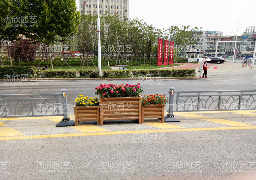 為什么大家都選擇護(hù)欄花箱？