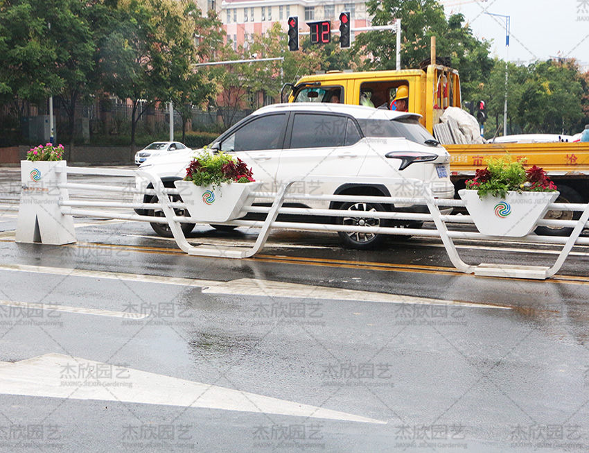 鍍鋅花箱是普通鋼花箱嗎？