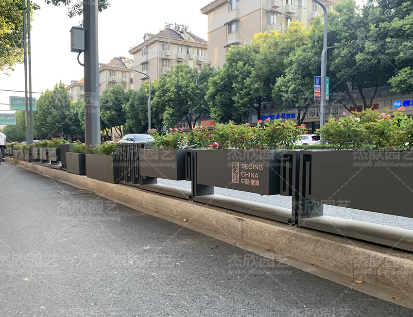 道路護(hù)欄花箱新趨勢有哪些？