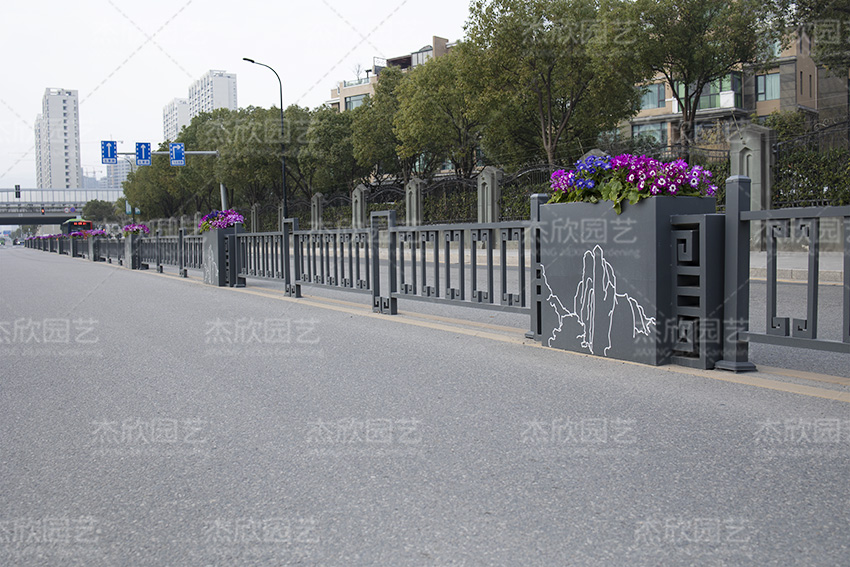 景觀道路花箱和傳統(tǒng)道路花箱有何不同？